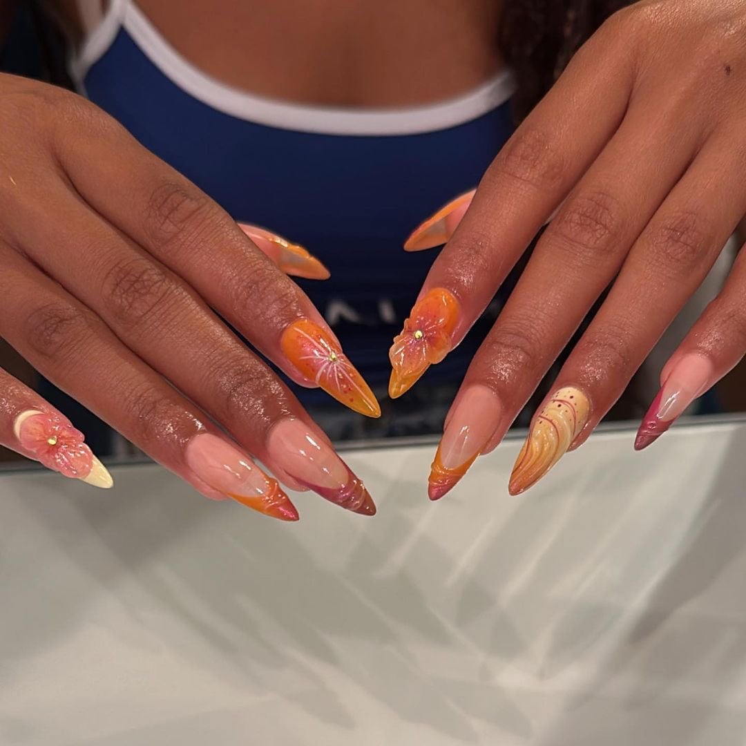 Nail art orange, magenta et fleurs 3D