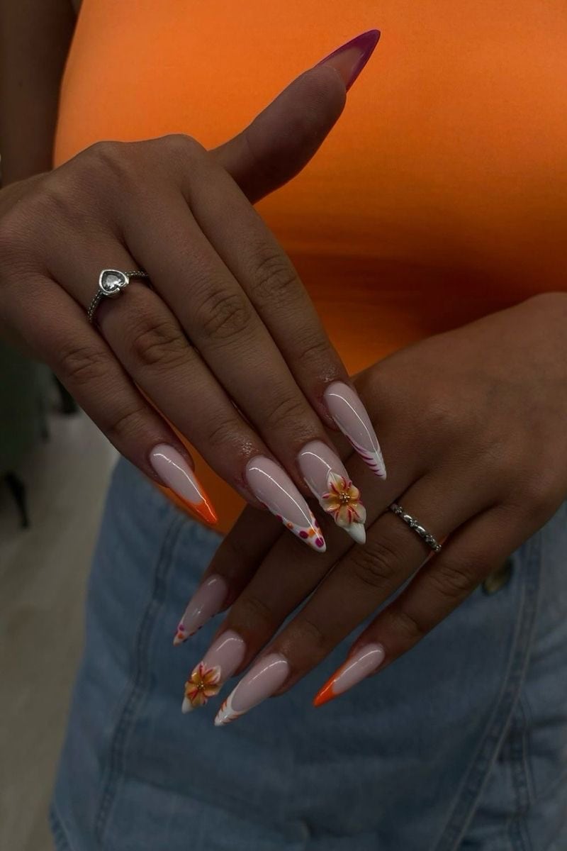 Nail art tropical orange et fleurs 3D